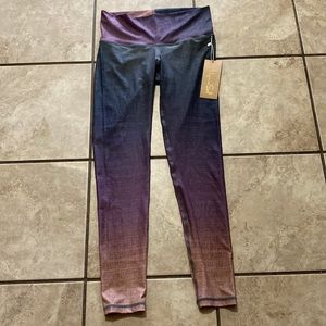 NWT Niyama Sol Barefoot Magic Hour leggings